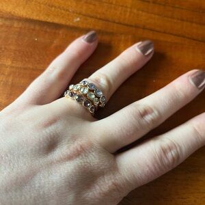 Elegant Gold tone stackable purple lilac and clear ring set approx size 6/7